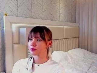 Cling to live show with little-lola07 from CamSoda 