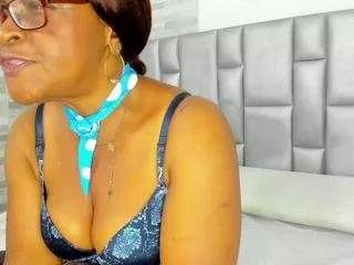 Cling to live show with lola-hornei from CamSoda 