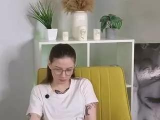 Cling to live show with odeliabraund from CamSoda 