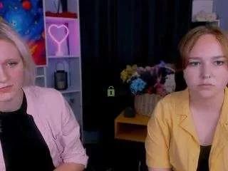 Cling to live show with queen-tasty from CamSoda 