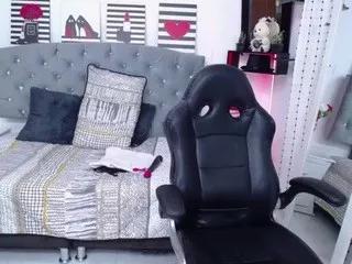 Cling to live show with salomecastro99 from CamSoda 