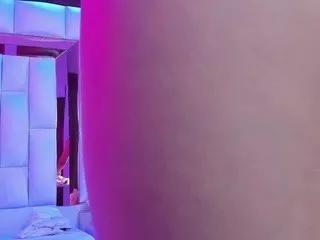 Cling to live show with sarahgrey18 from CamSoda 