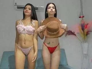 Cling to live show with sasha-worldss99 from CamSoda 