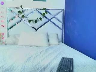 Cling to live show with thinlittlegirl from CamSoda 