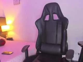 Cling to live show with violeta-foxx from CamSoda 