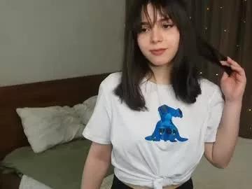 Cling to live show with gwendolyndrews from Chaturbate 