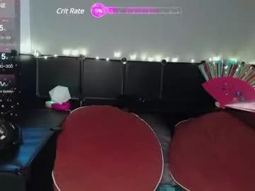 Cling to live show with lovelylittlelucyy from Chaturbate 