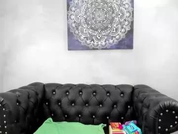 Cling to live show with pervert_milf4u_ from Chaturbate 