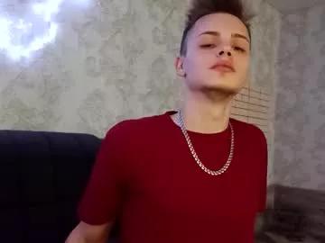 Cling to live show with raymartino from Chaturbate 