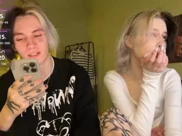 veryraretwins on Chaturbate