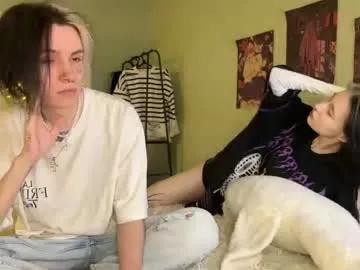 veryraretwins on Chaturbate