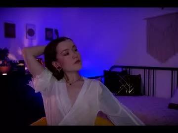 Cling to live show with ynnenbrynn from Chaturbate 