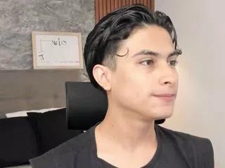 Cling to live show with aaron_ez from Flirt4Free 
