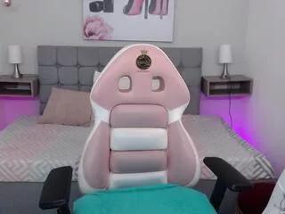 Cling to live show with shy_fideli from Flirt4Free 