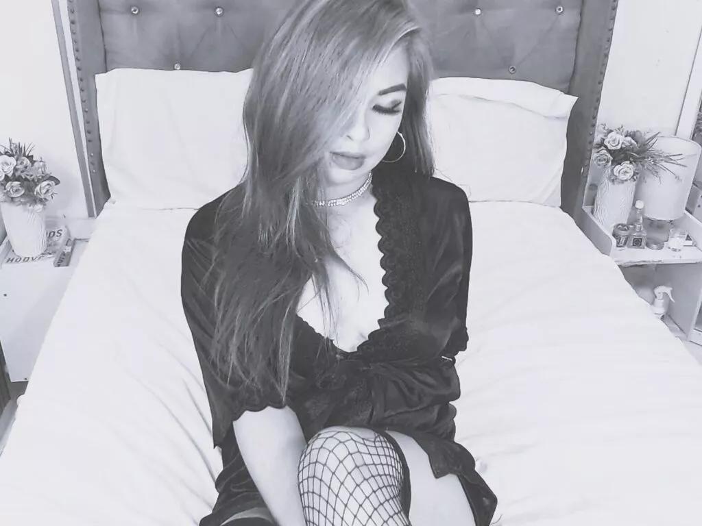 Cling to live show with MckenzieLeei from LiveJasmin 