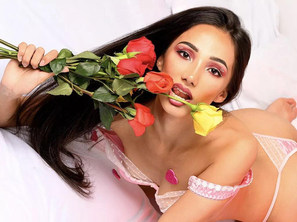 Cling to live show with SarahThomsoon from LiveJasmin 