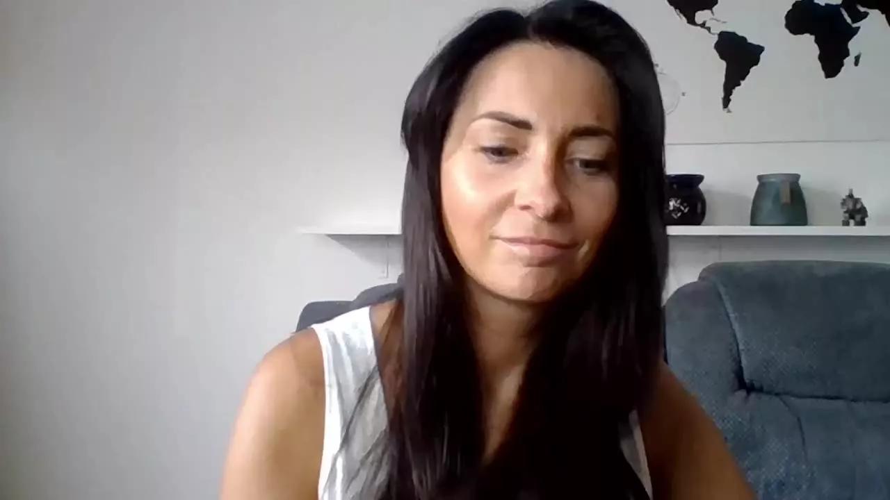 Cling to live show with BIANCAunique from Streamray 