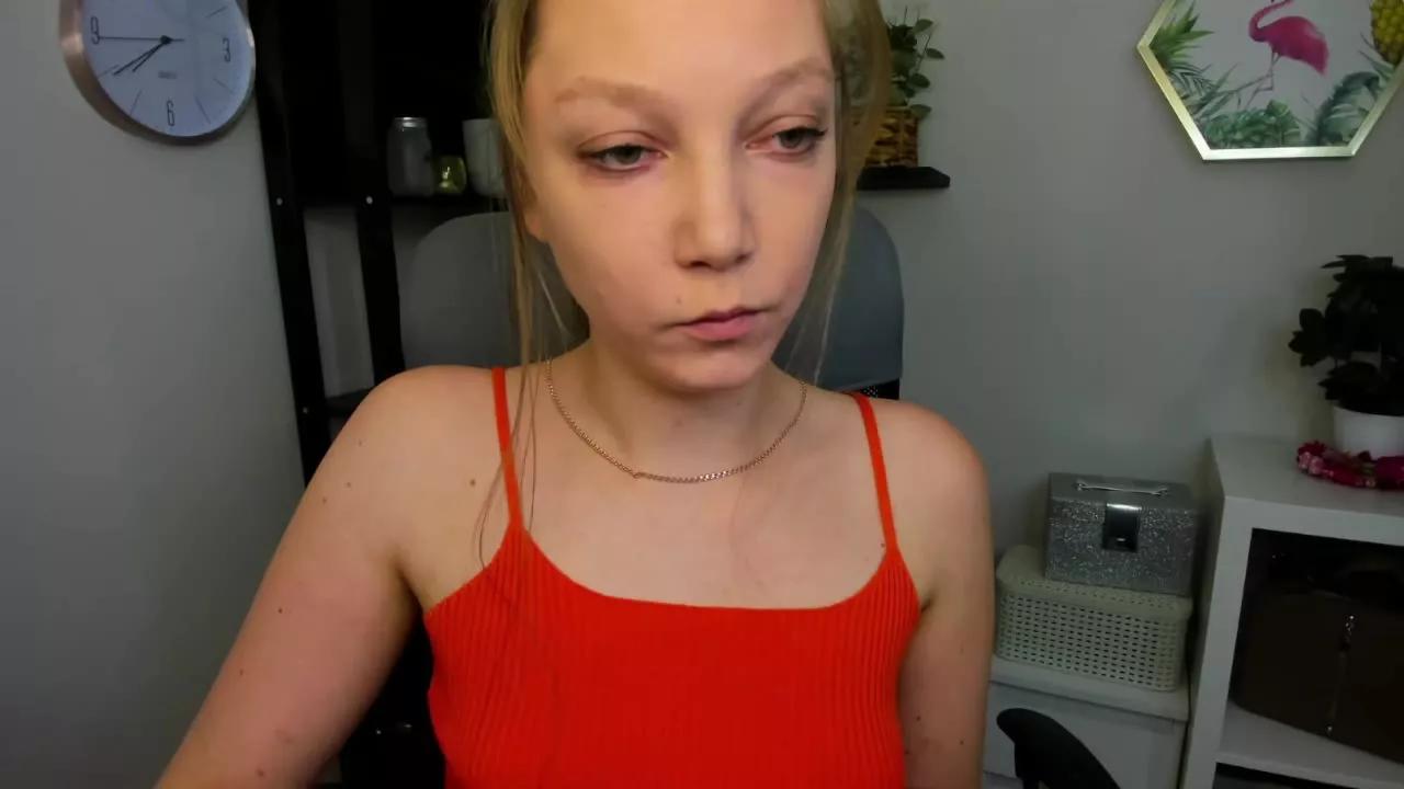 Cling to live show with EmillyKiss from Streamray 