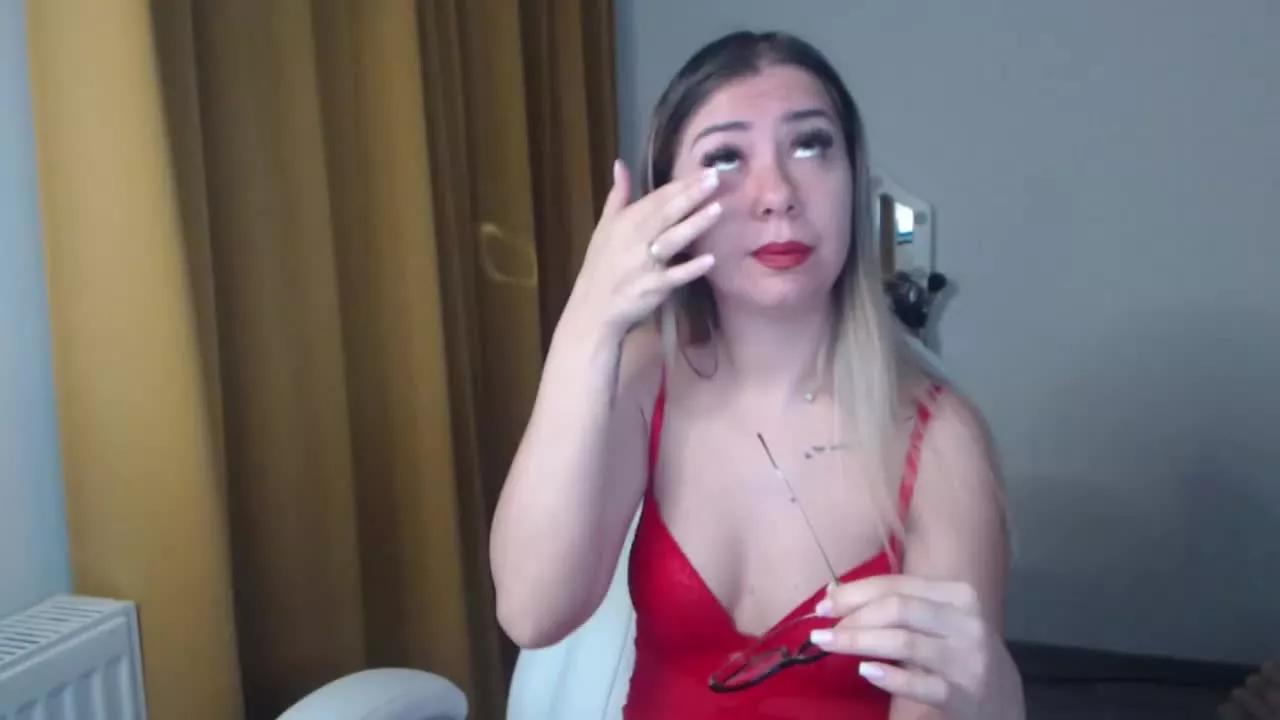 Cling to live show with ErikaMoreno from Streamray 