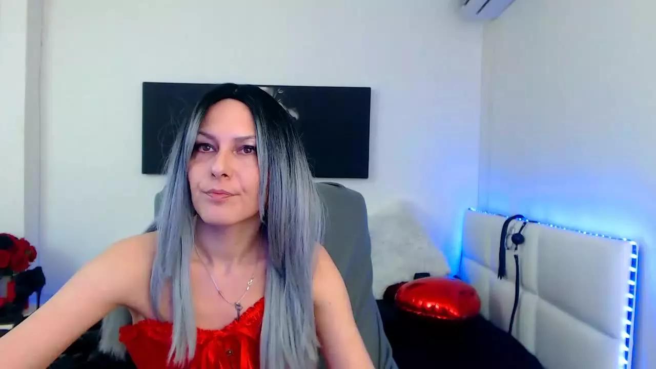 Cling to live show with EvelynQueen from Streamray 