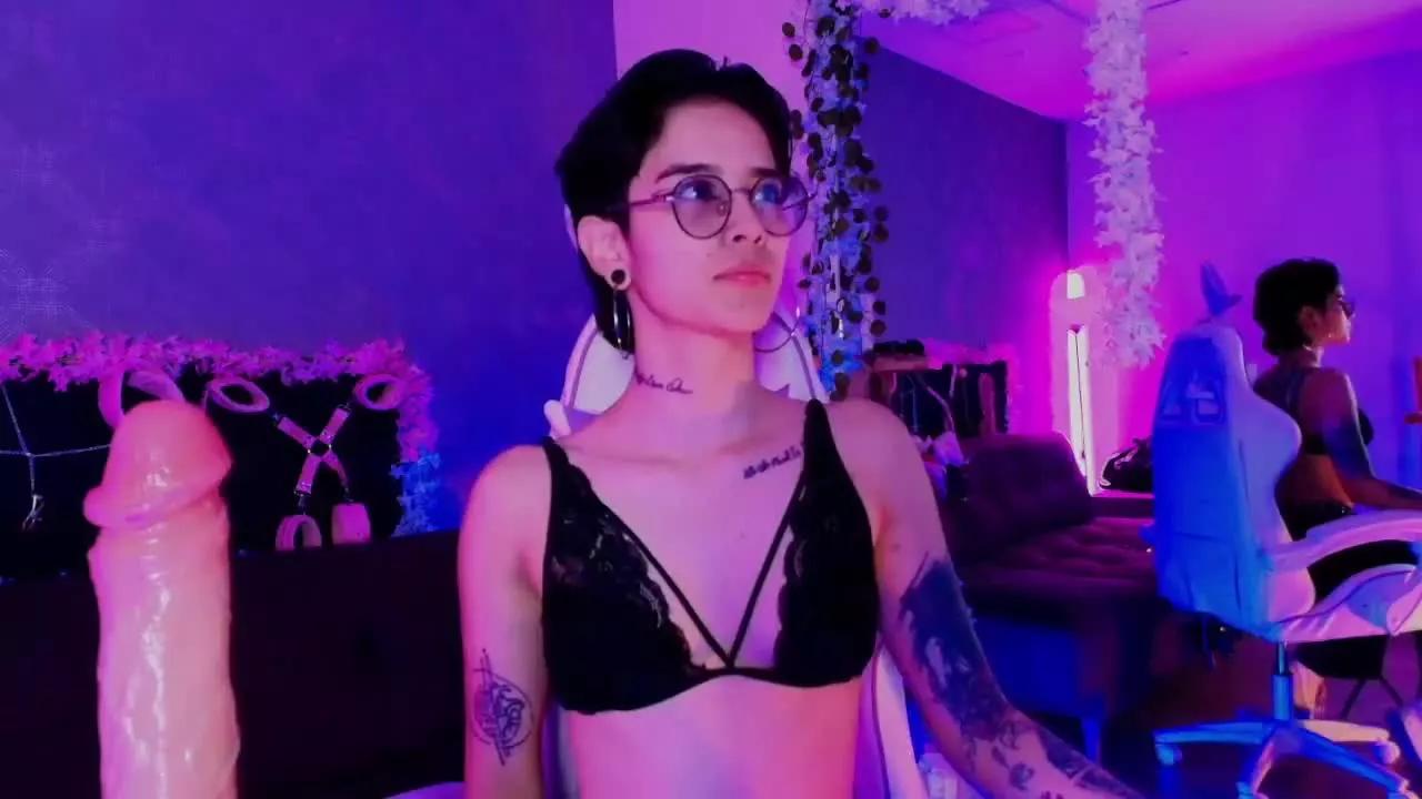 Cling to live show with Gia_Moretti from Streamray 