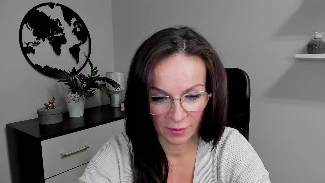 Cling to live show with HelenTasty from Streamray 