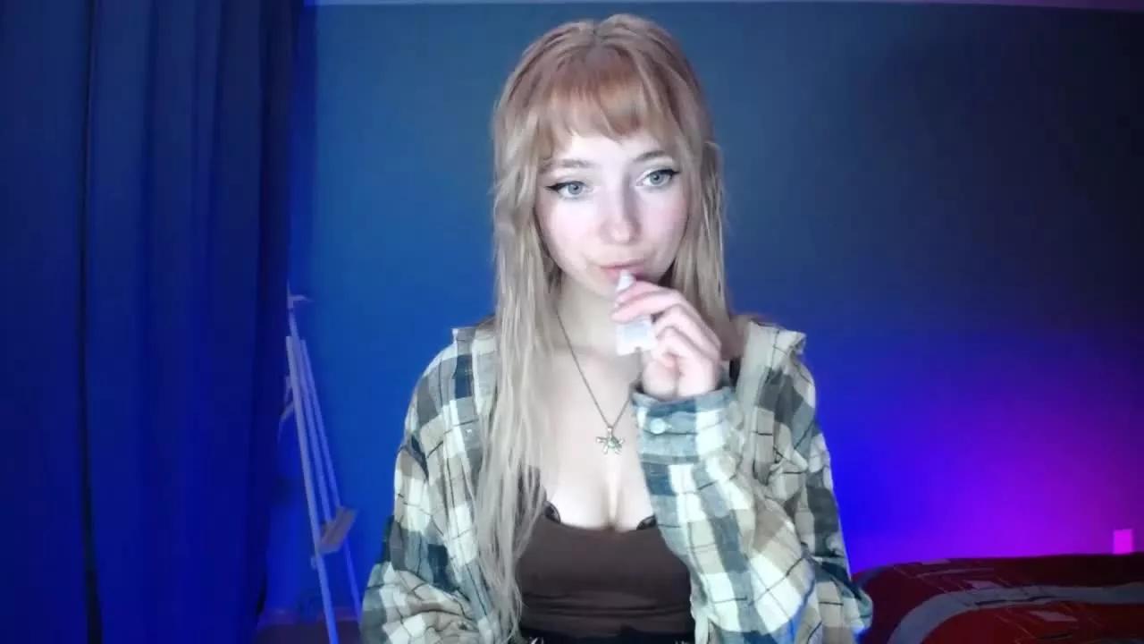 Cling to live show with LuciaGorgeous from Streamray 