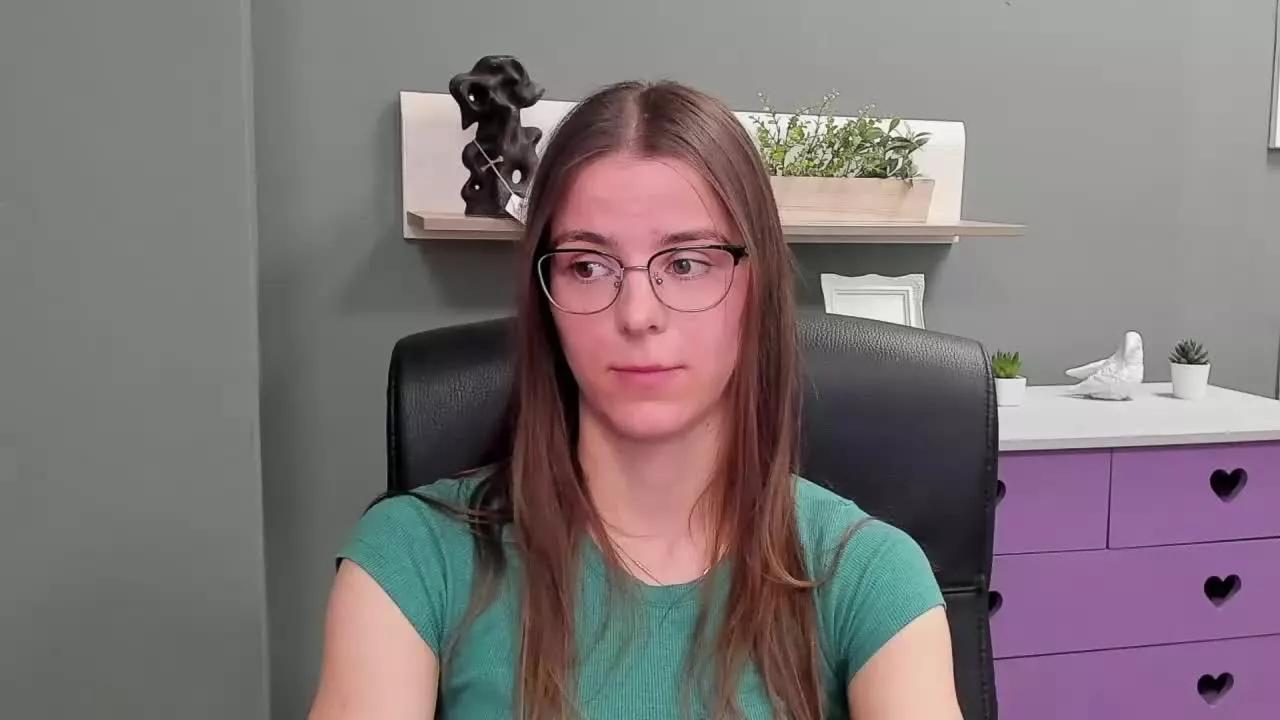Cling to live show with MegiLove from Streamray 