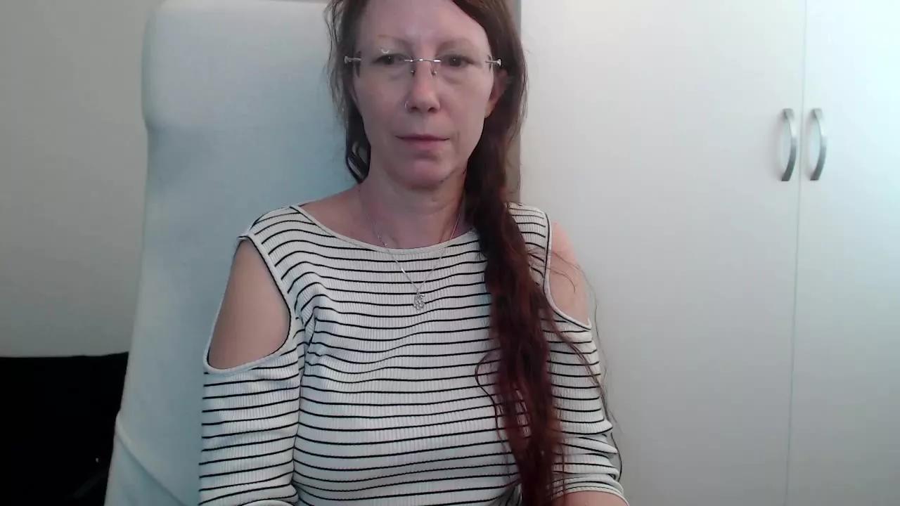Cling to live show with MorganaDelRay from Streamray 