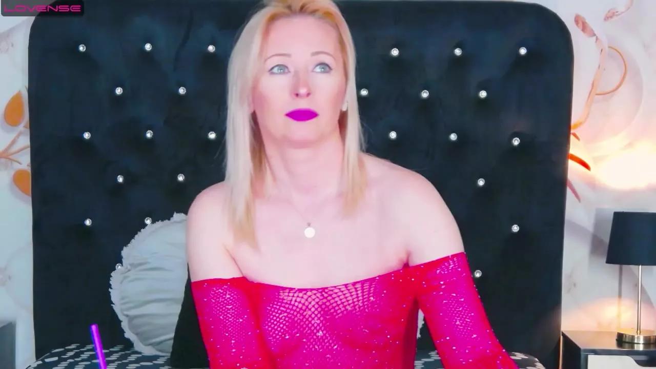 Cling to live show with OliviaShaw from Streamray 