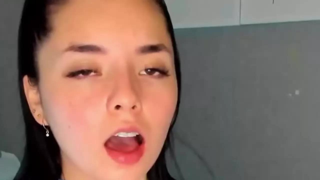 Cling to live show with ScarletSquirt from Streamray 