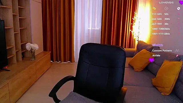 _Mia_Adams on StripChat