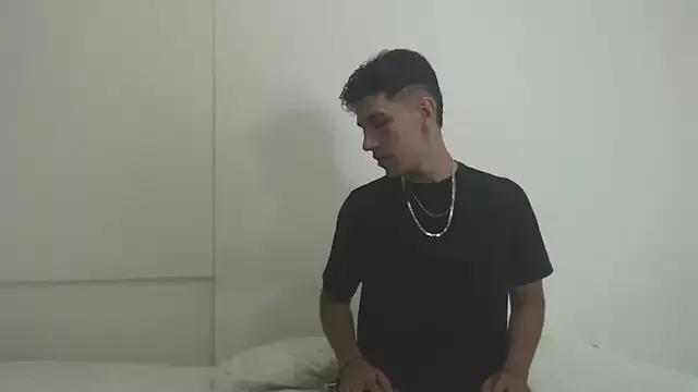 Cling to live show with Amelia_and_lucas from StripChat 