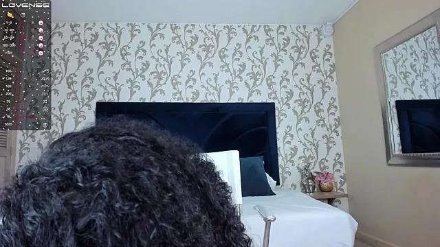 Cling to live show with Ashleyy23x from StripChat 