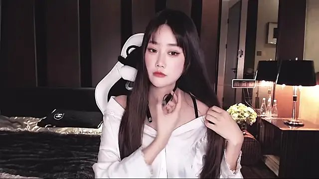 Aurora_-77 on StripChat