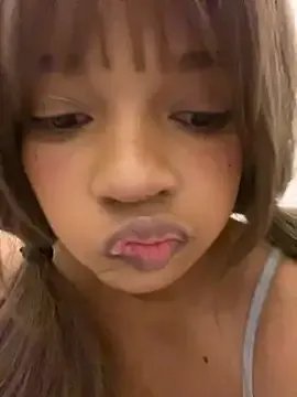 AwkwardJasminee on StripChat 