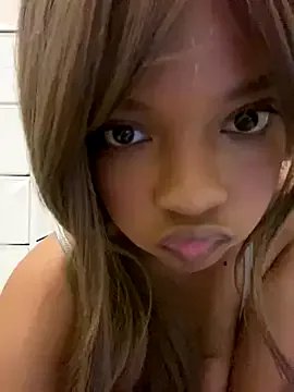 AwkwardJasminee on StripChat 