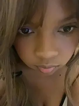 AwkwardJasminee on StripChat 