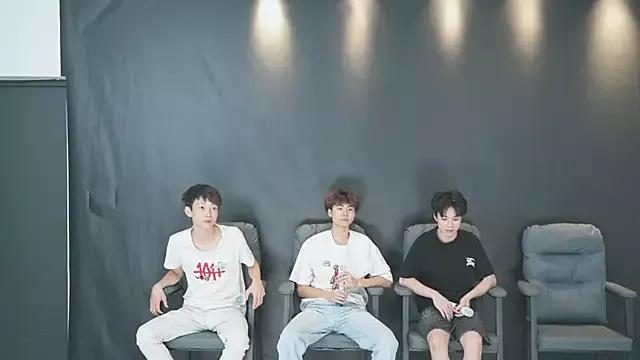 Cling to live show with Beautifulboys-777 from StripChat 