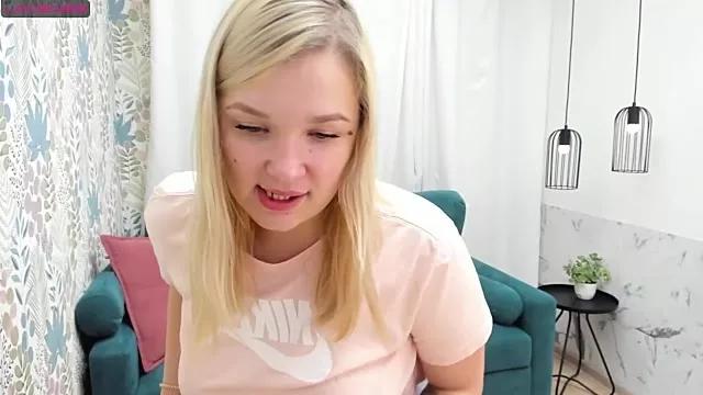 Cling to live show with BellaDreamy from StripChat 