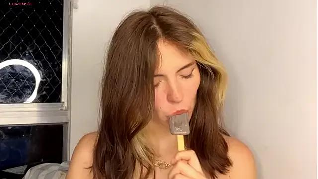 Cling to live show with cherrybom969 from StripChat 