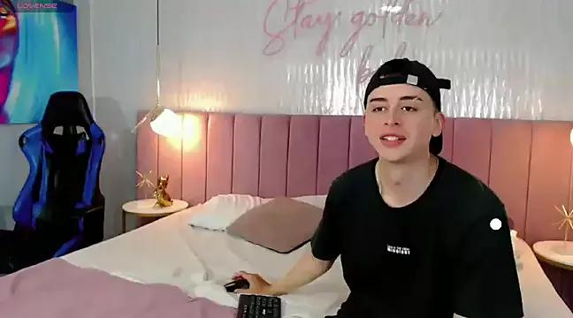 Cling to live show with COUPLECUMBONNY from StripChat 