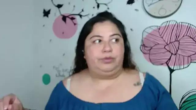 Cling to live show with curvy_diva_ from StripChat 