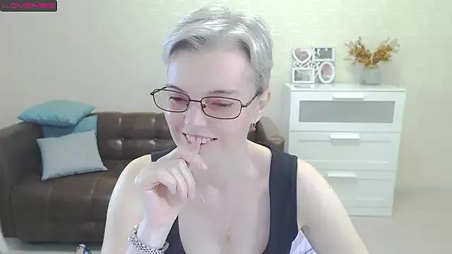 Cling to live show with Cutie_Erikaa1 from StripChat 