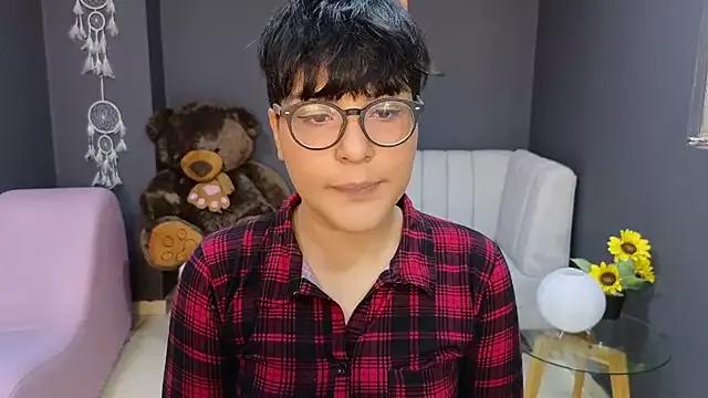 Cling to live show with darlyn_reader from StripChat 