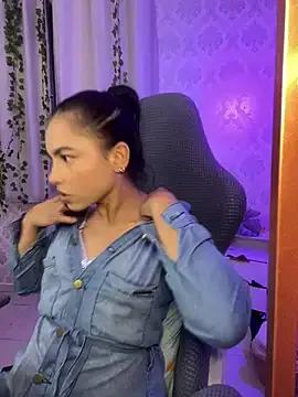 Cling to live show with Debora-1010 from StripChat 