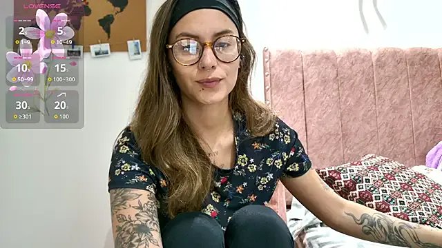 Emmy_petit — Private on StripChat