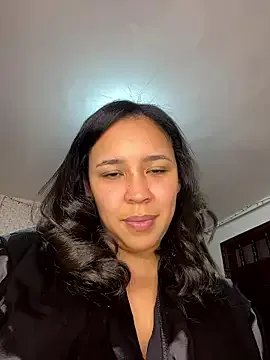 Esmerald_1111 on StripChat