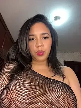 Esmerald_1111 on StripChat