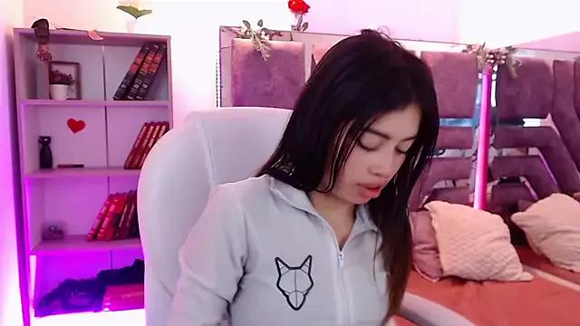 Cling to live show with Isabellaa_Collins from StripChat 